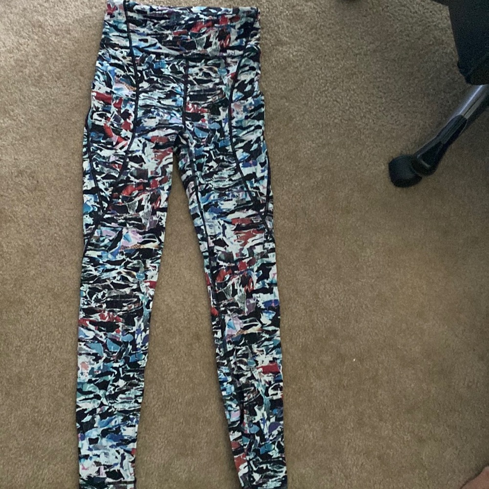 Lululemon full length tight size 4 barely worn